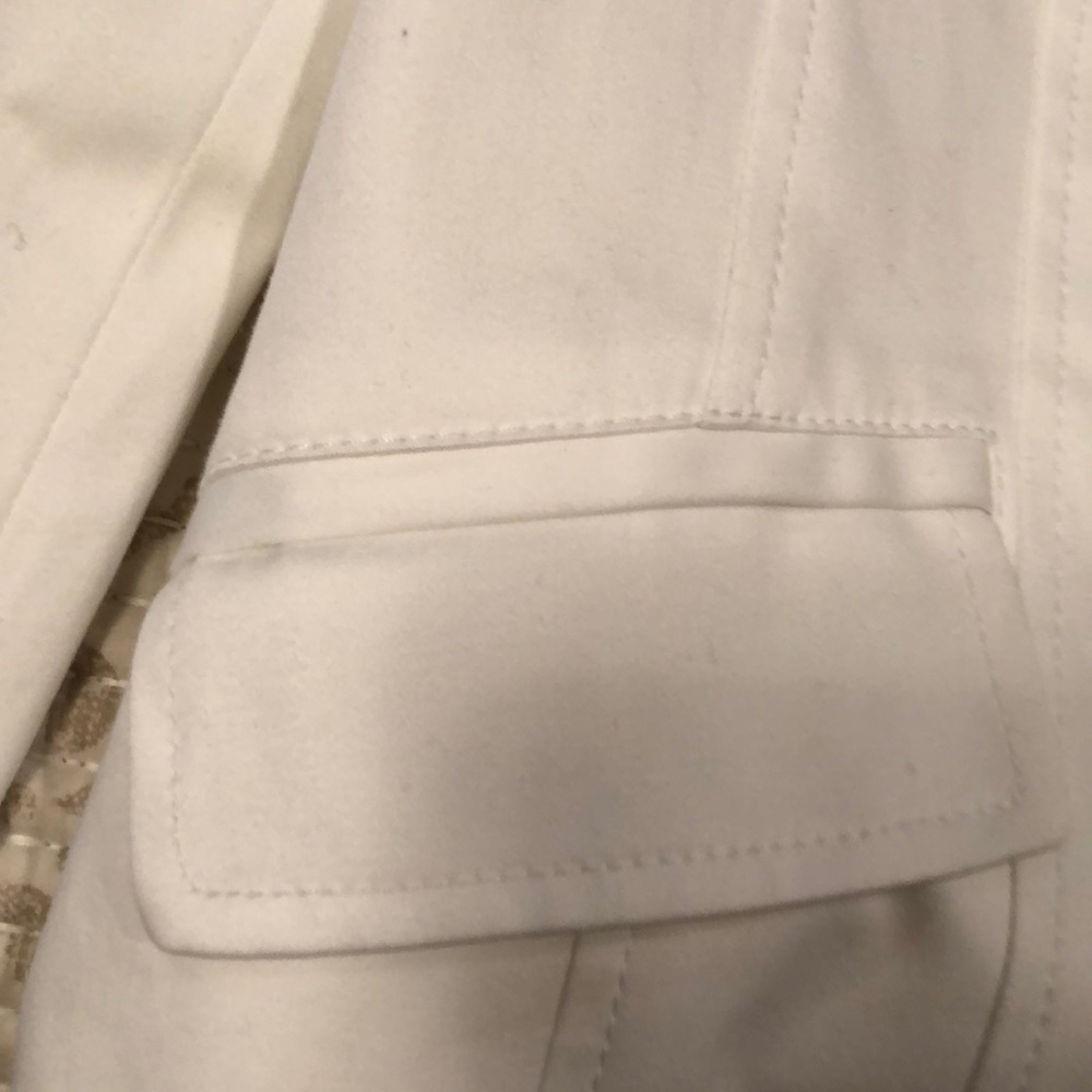 Beautiful White Two Buttoned Blazer - image 4